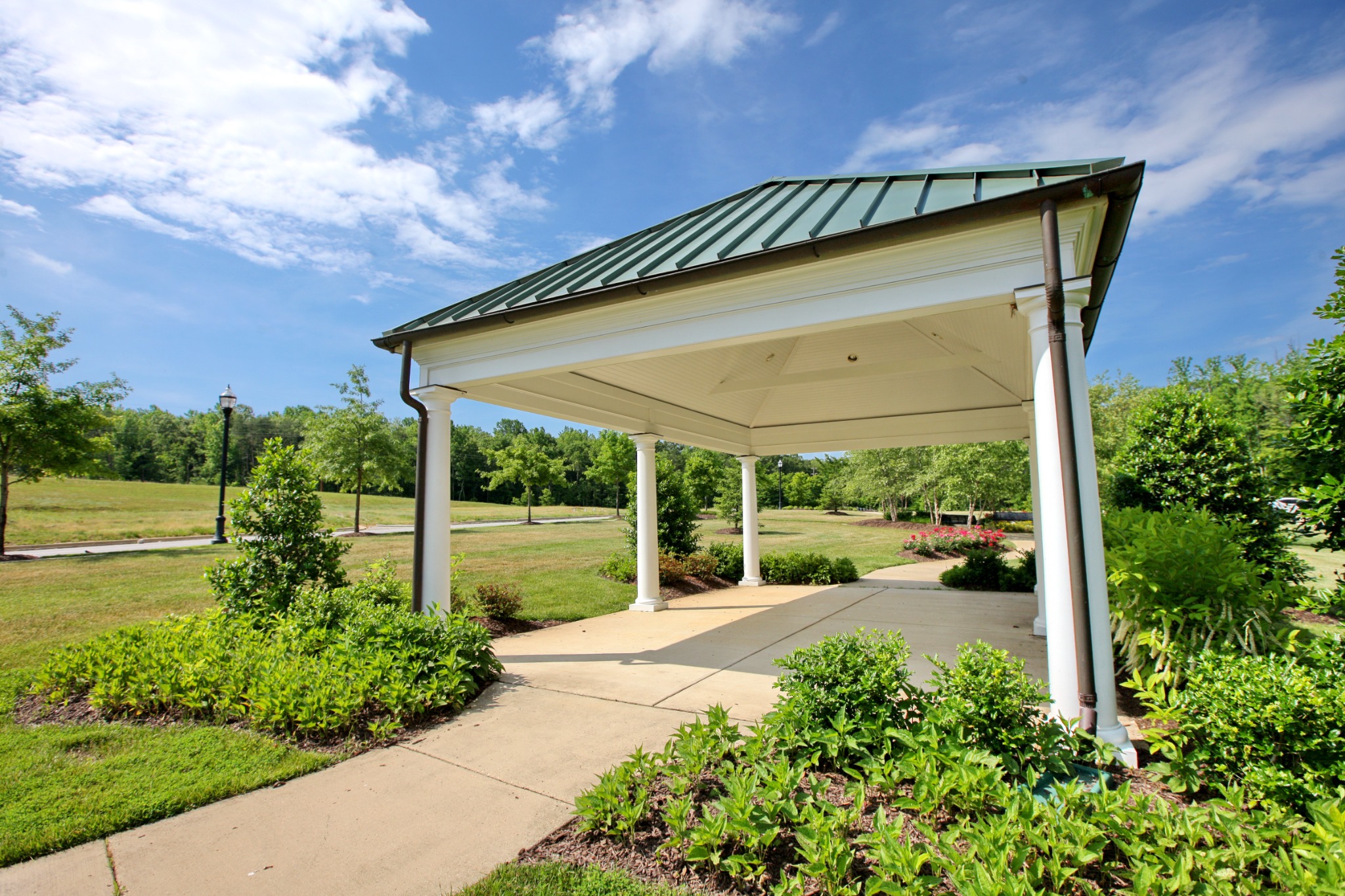 Outdoor gathering space at the Villages of SteepleChase